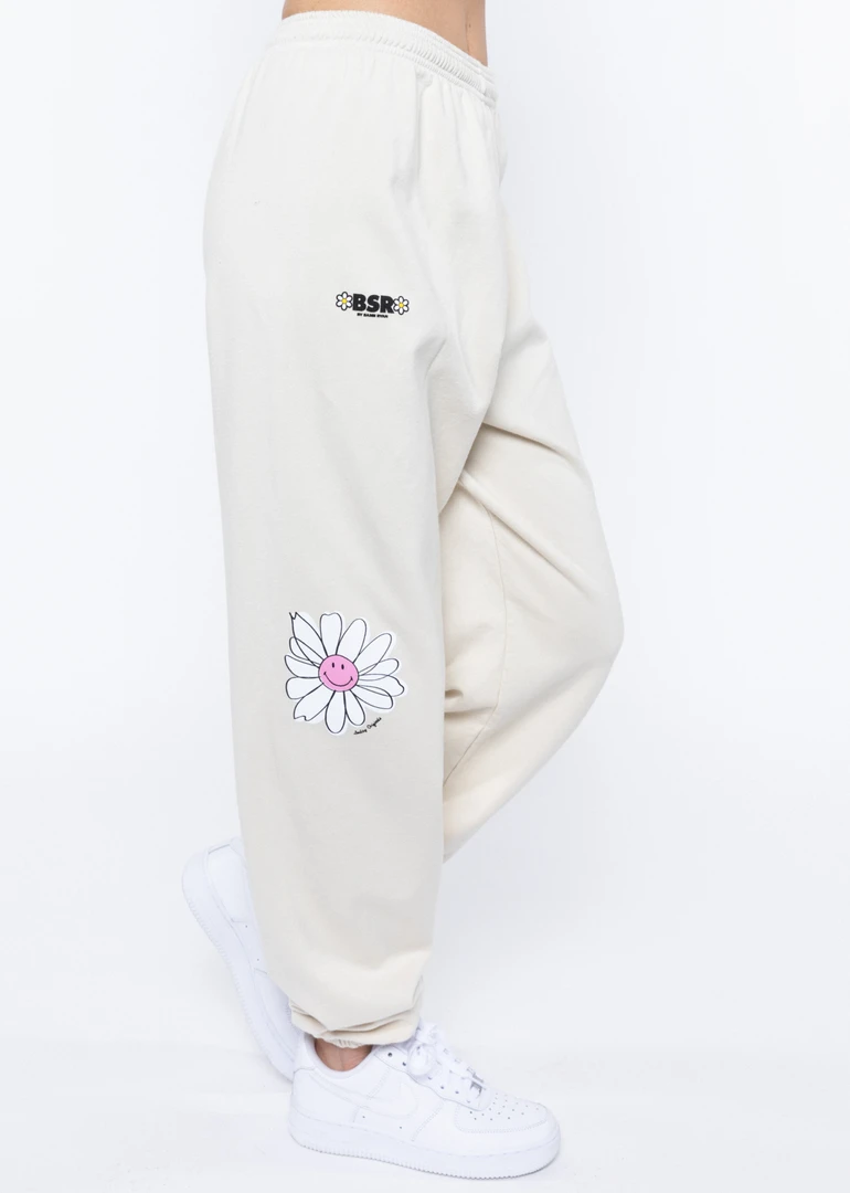 BySamiiRyan By Samii Ryan Smiley In Bloom Sweatpants ★ Natural 4 BySamiiRyan By Samii Ryan Smiley In Bloom Sweatpants ★ Natural