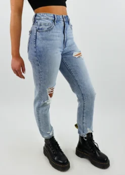 Hidden Jeans Bottoms Confident Straight Leg Jeans ★ Light Wash