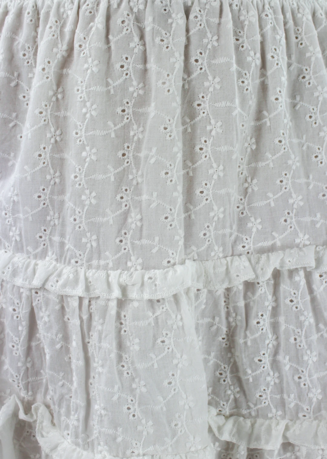 HYFVE Love Is Alive Skirt ★ White Bottoms 8 HYFVE Love Is Alive Skirt ★ White Bottoms