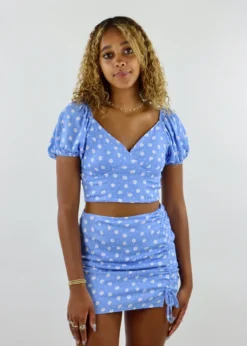 Le Lis Sale Be Your Girl Crop Top ★ Blue Floral