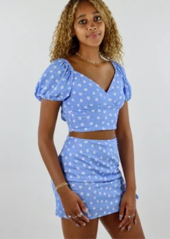 Le Lis Sale Be Your Girl Crop Top ★ Blue Floral