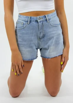 Ontwelfth Shine On Denim Shorts ★ Light Wash Denim Bottoms
