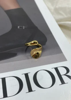 Luxe Group Accessories Twist & Turn Ring ★ Gold